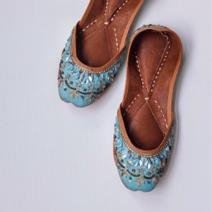 Purchase our exclusive Juttis from Leenzy. We also sell juttis for men, juttis for kids, wedges, mules and Kolhapuri. Check our website Today.