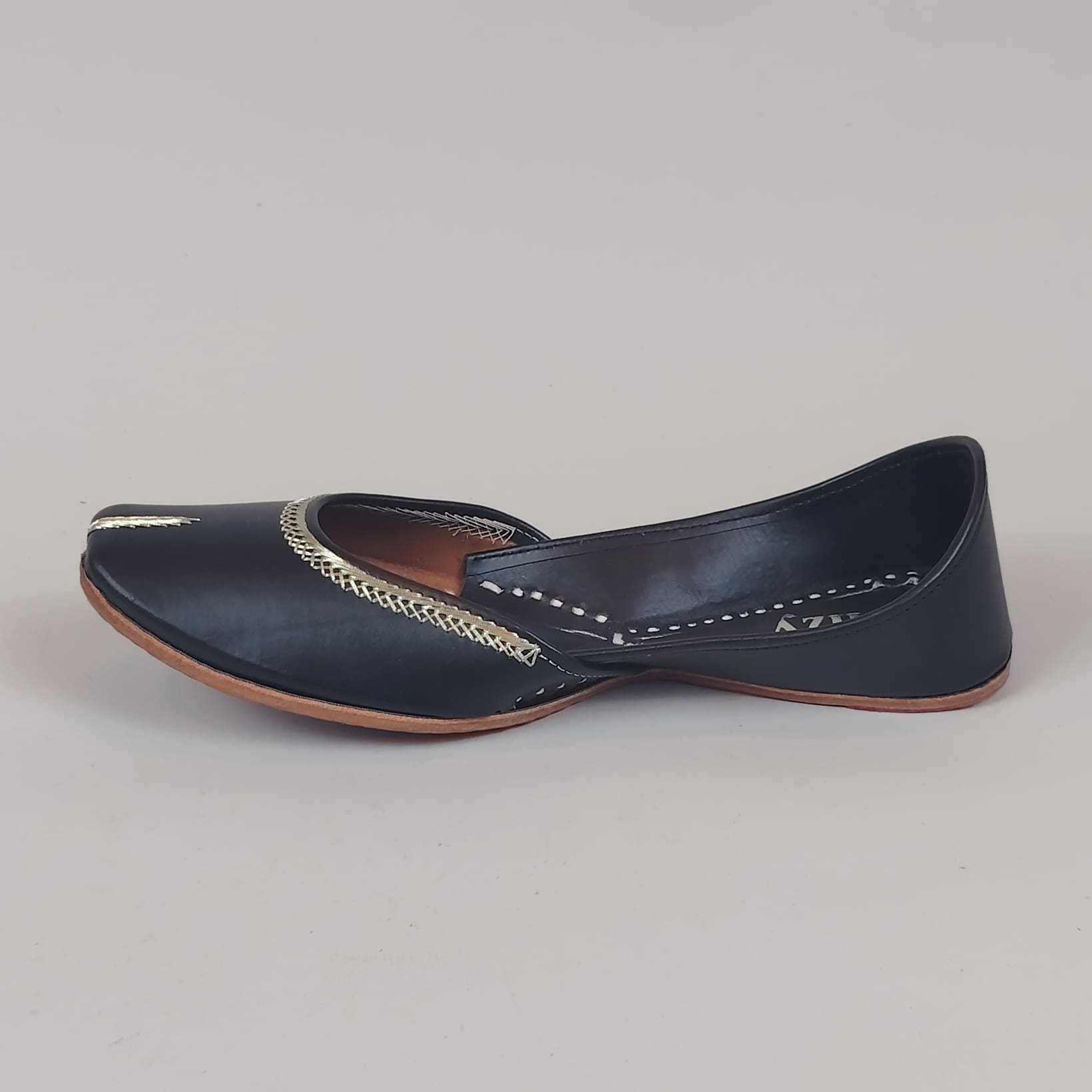 Genuine Leather Juttis WM107
